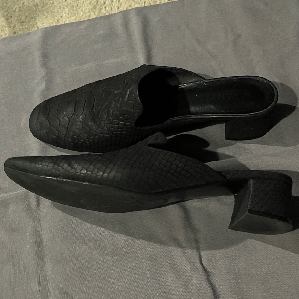 VANELi Black Snakeskin-Embossed Mule Heels – Size 8